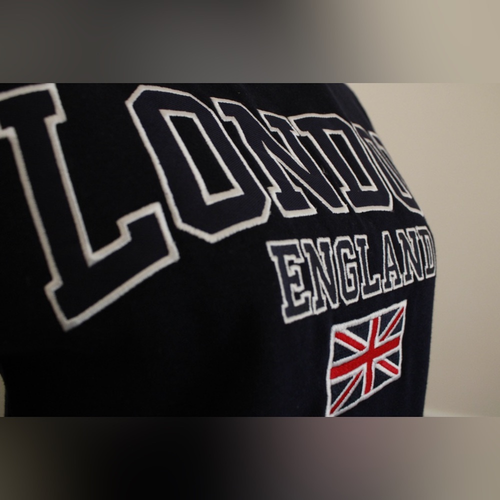 NWT Women's Embroidered Navy London England Sweatshirt Size S - 70% Cotton  SOFT - Picture 2 of 15